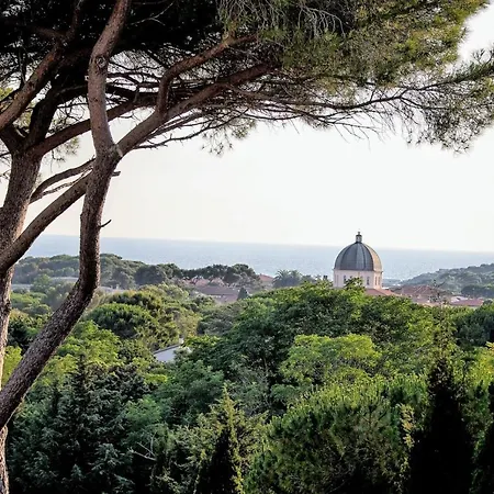 Villa Rosignano Solvay-castiglioncello Sleeps 12 Castiglioncello