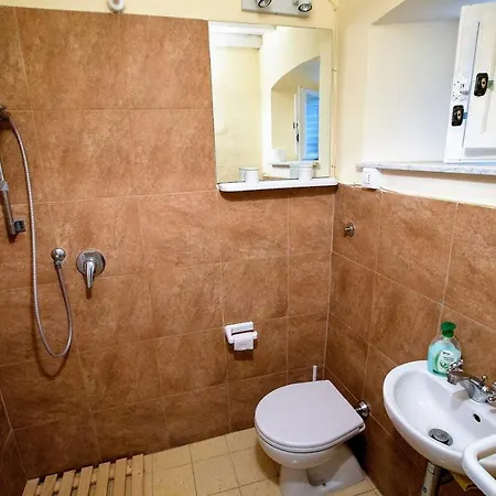 Rosignano Solvay-castiglioncello Sleeps 12 Villa