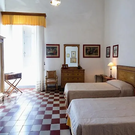 Rosignano Solvay-castiglioncello Sleeps 12 Villa
