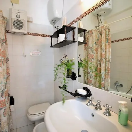 Rosignano Solvay-castiglioncello Sleeps 12 Villa