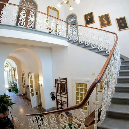 Rosignano Solvay-castiglioncello Sleeps 12 Villa *
