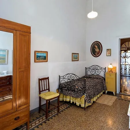Rosignano Solvay-castiglioncello Sleeps 12 Villa *